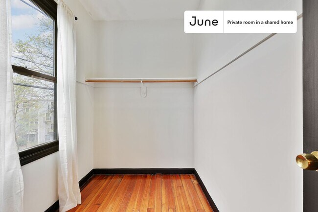 Photo - Room in Shared 4 bed/2.5 bath home Unidad D