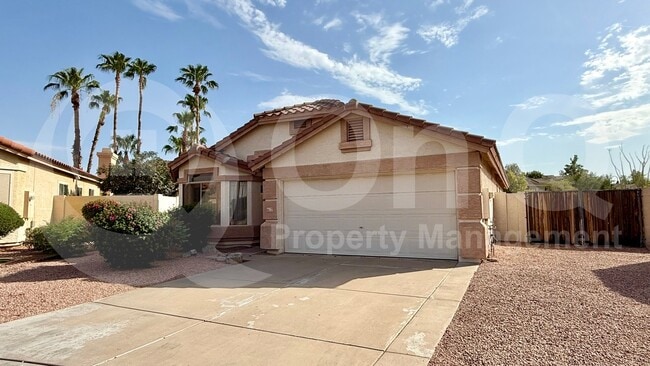Building Photo - 417 E Cantebria Dr