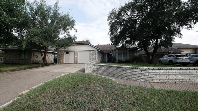 Photo - 22014 Grand Forks Dr