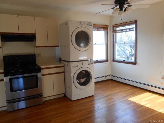 Photo - 2 Bushwick St Unit Upstairs