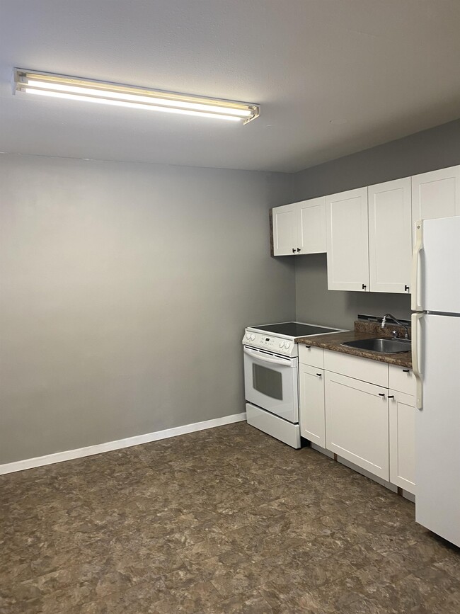 Building Photo - 2219 Pine St Unit C