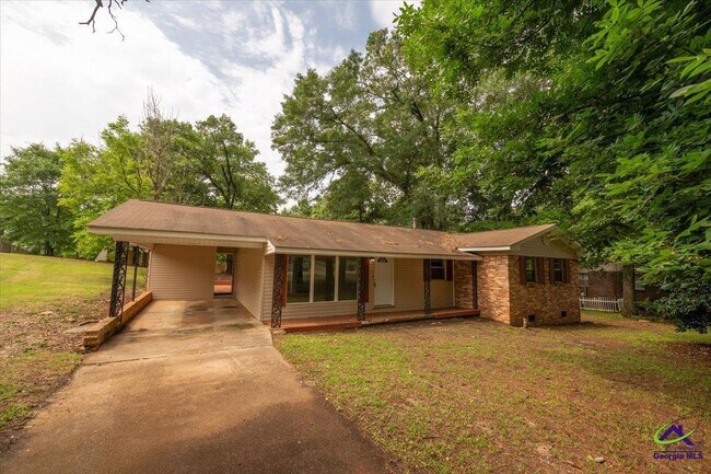 Photo - 308 Juniper Rd