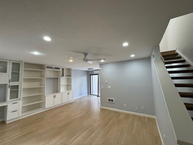 Spacious Tri Level 2Bed 2Bath Condo in Bay Ho - Spacious Tri Level 2Bed 2Bath Condo in Bay Ho