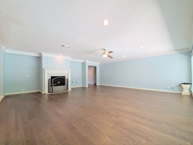 Photo - 139 Haversham Dr