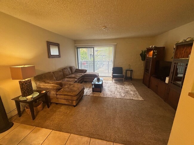 Building Photo - Furnished 2 Bedroom Condo with Community Pool Close to the UofA! (Speedway/Euclid) Unit 122