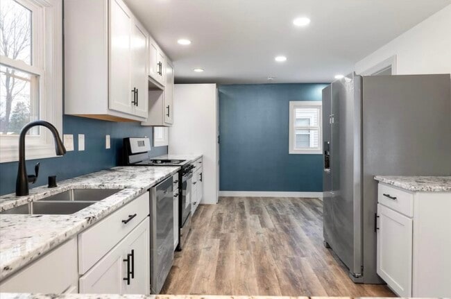 Photo - 504 W Broadway St