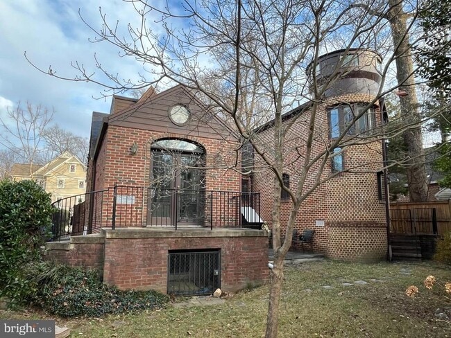 Photo - 8904 Grant St