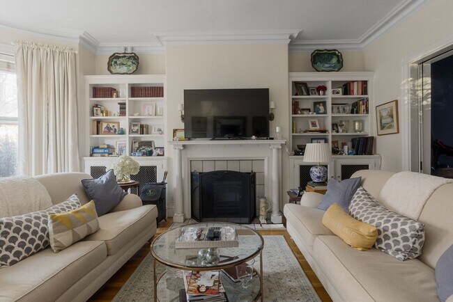 Photo - 405 Marlborough St