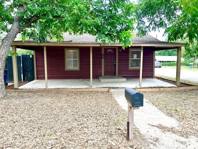 Building Photo - *COMING SOON* Corner Lot 3 Bedroom / 1.5 Bath Home In Pleasanton TX.