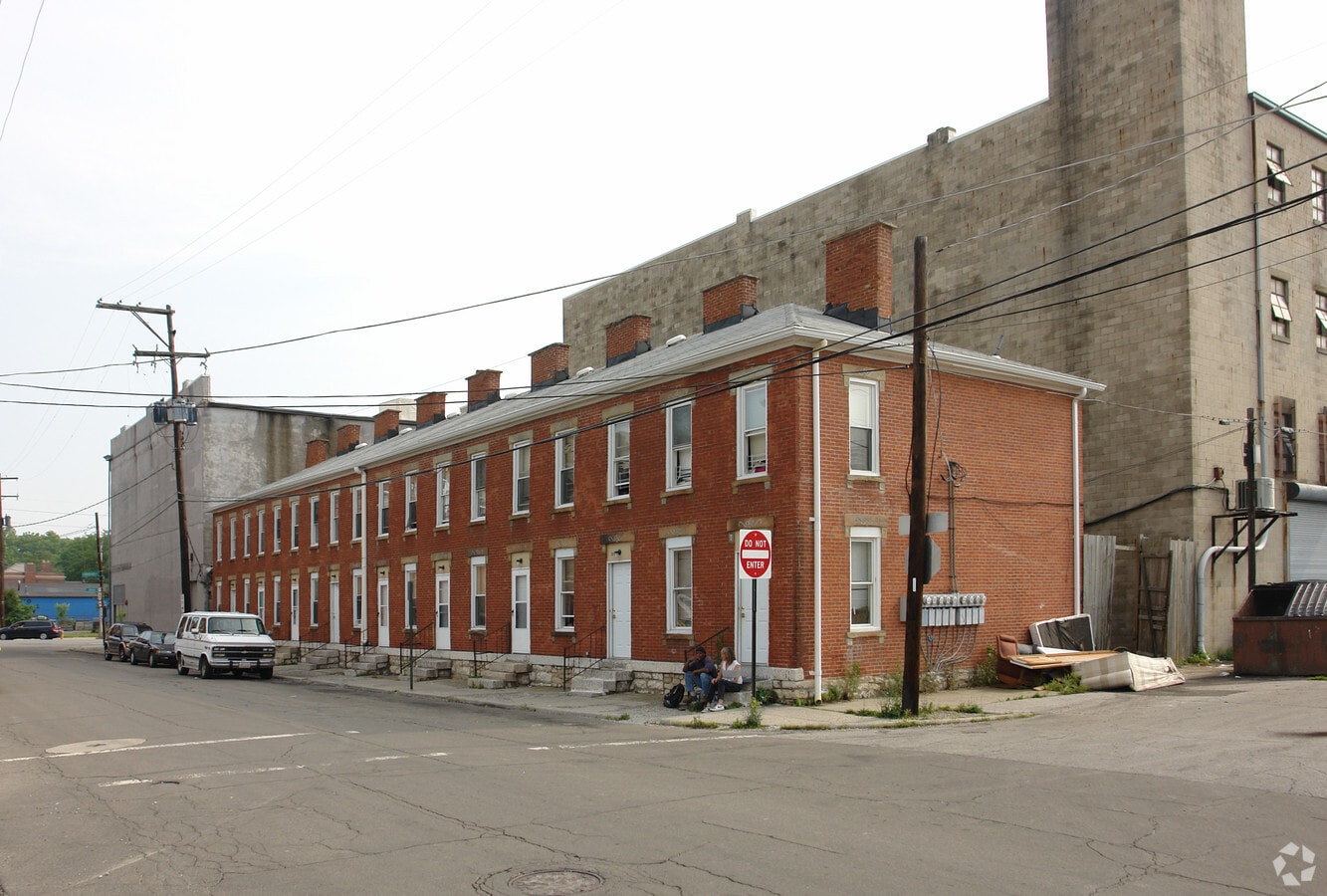 Photo - 16-32 S Grubb St Apartments