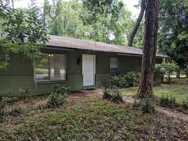 Photo - 4-bedroom, 2-bath home on University Ave next to UF
