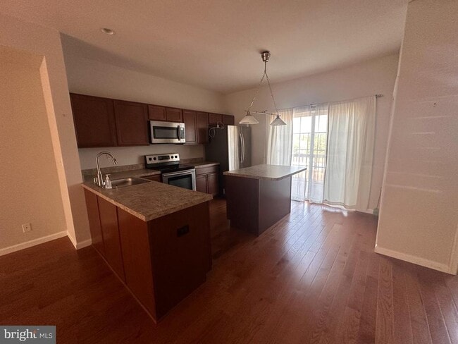 Photo - 709 E Elm St