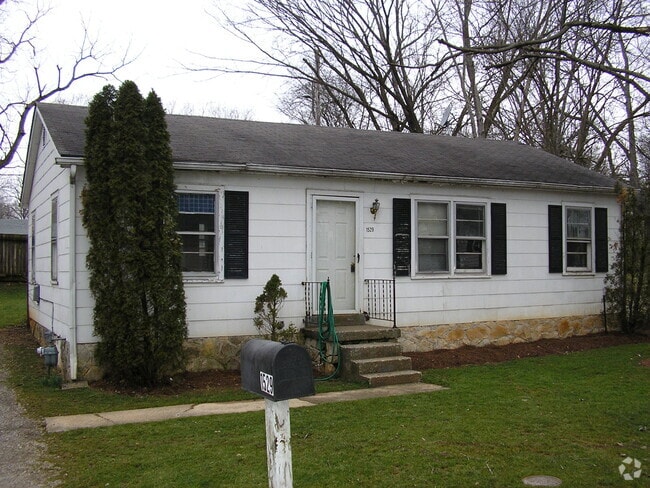 Building Photo - 1529 Parkhurst Dr Rental