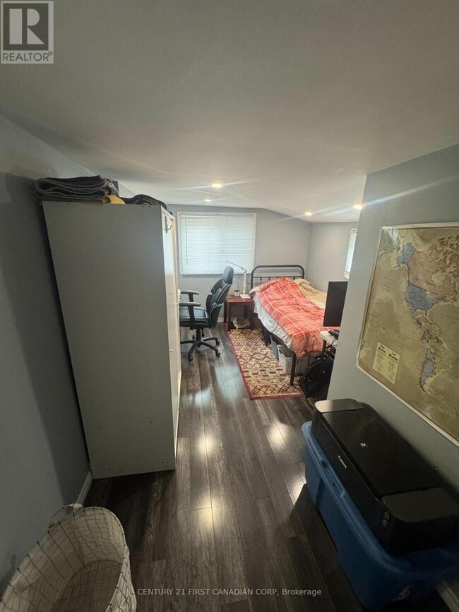 Photo - 28 Oxford St W Unit B