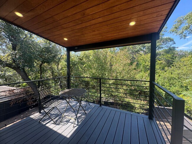 Photo - Remodeled 6 Bedroom Walking Distance to UT