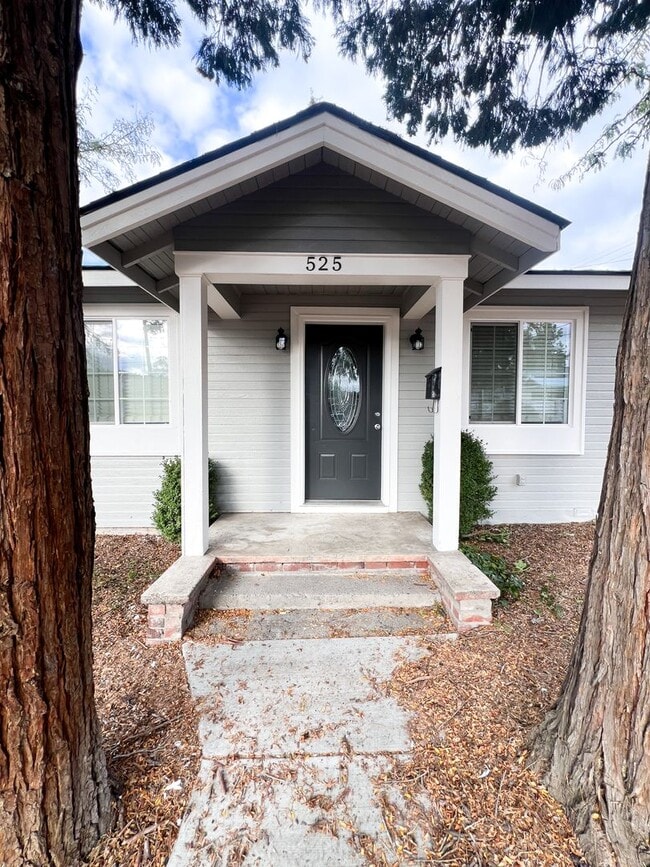 Building Photo - 1 Bed/1 Bath Cottage Style Home