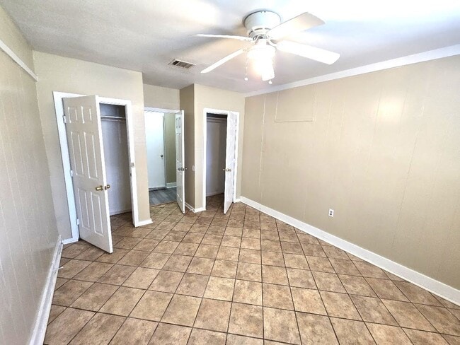 3221 Rose Pl