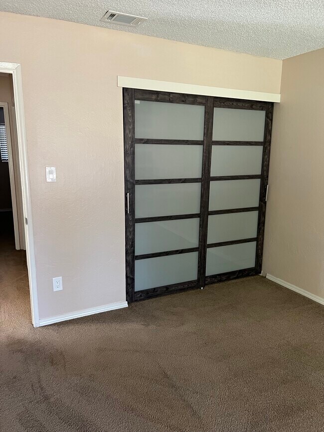 8833 La Riviera Dr Condo For Rent in Sacramento, CA