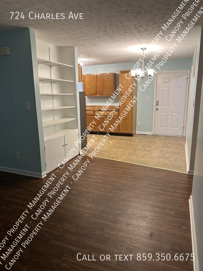 Photo - 724 Charles Ave
