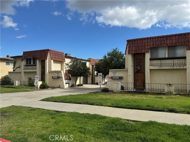 Photo - 1130 W Huntington Dr Unidad 8 Rental