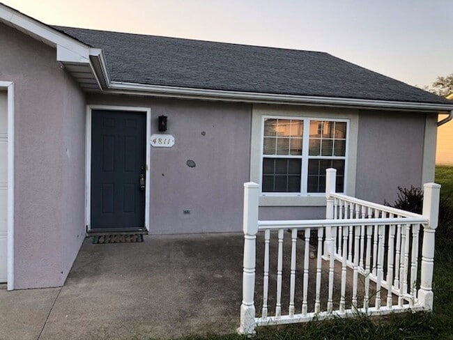 Building Photo - 4809-4811 Geyser Blvd Unit 4811 Geyser Blvd