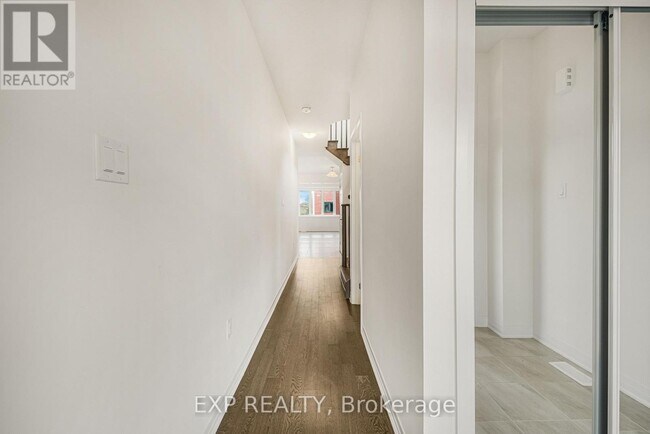 Photo - 25 Canvas Crescent