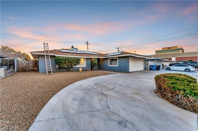 Photo - 105 Marigold Ln