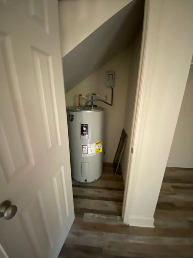 Photo - 674 2nd St NW