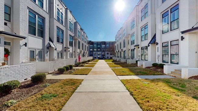 Photo - 1025 Wesley Terrace Ave - Elevated townhome living in the heart of Wesley Heights / FreeMoreWest
