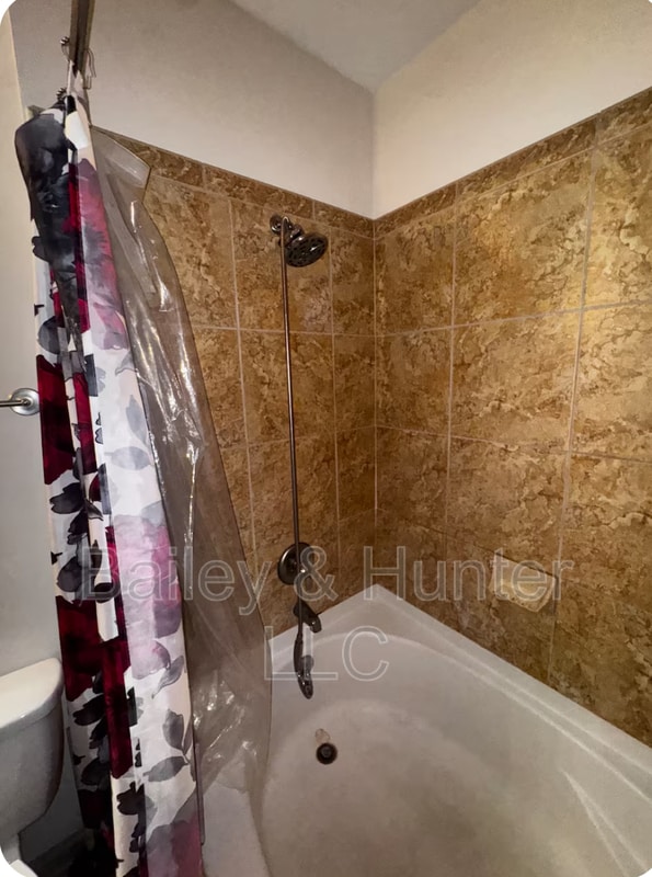 Photo - 898 Oak St SW