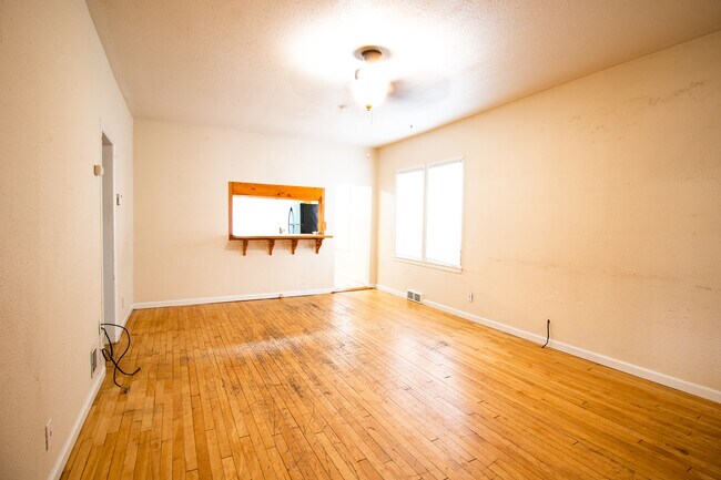 Livingroom - 1121 9th St N