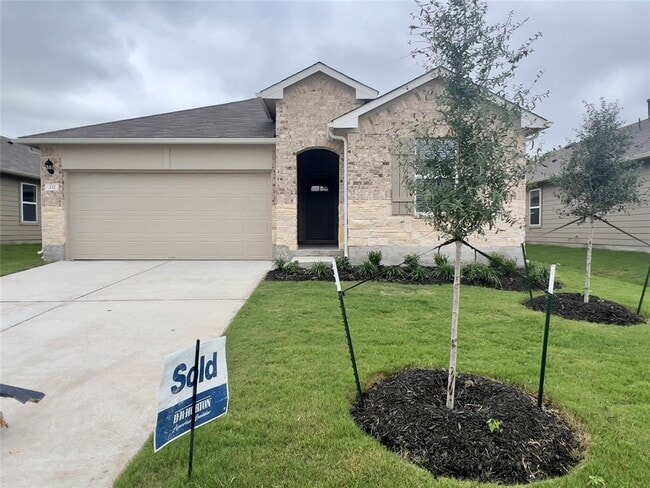 Photo - 332 St Thomas St