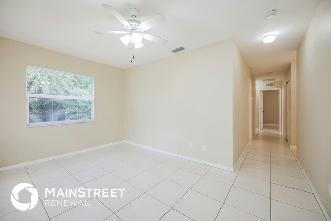 Photo - 1016 Bagget St E