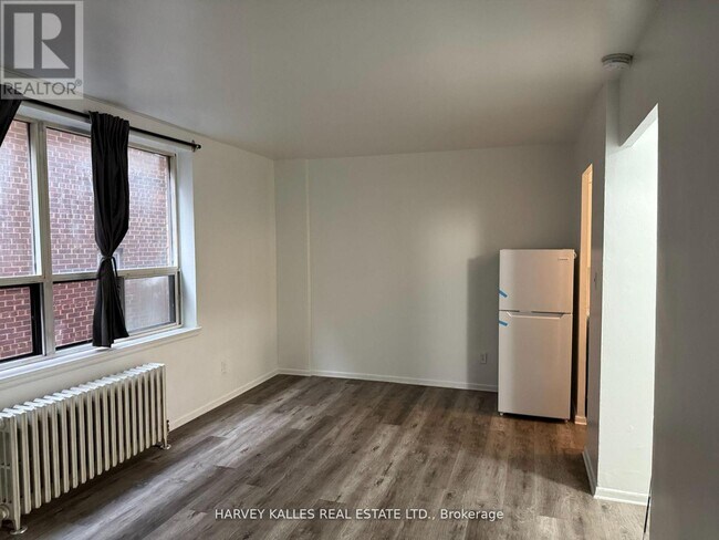 Photo - 1582 Bathurst St Unité 203