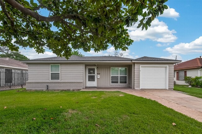 Building Photo - 1310 Belshire Rd