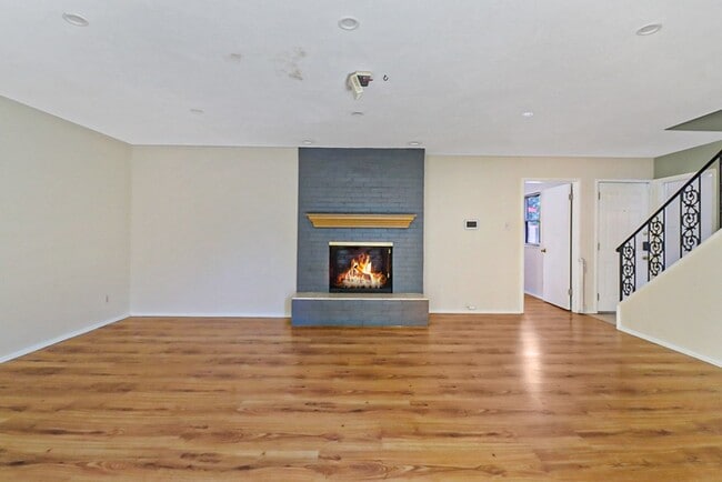 Photo - 2435 E 17th St