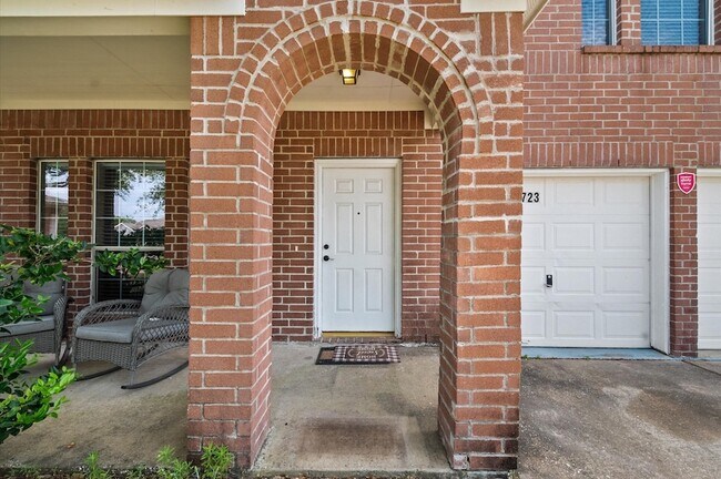 13723 Anwar Dr