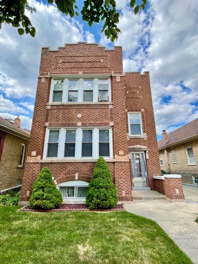 Front - 5336 W Dakin St Apartments Unit 1st Floor