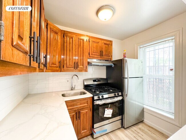 Photo - 638 Halsey St