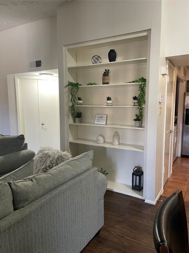 Building Photo - 10555 Turtlewood Ct