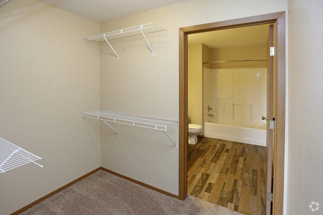 3BR, 2BA - 1,365 SF