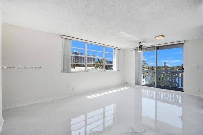 Building Photo - 3113 S Ocean Dr Unit 410 Rental