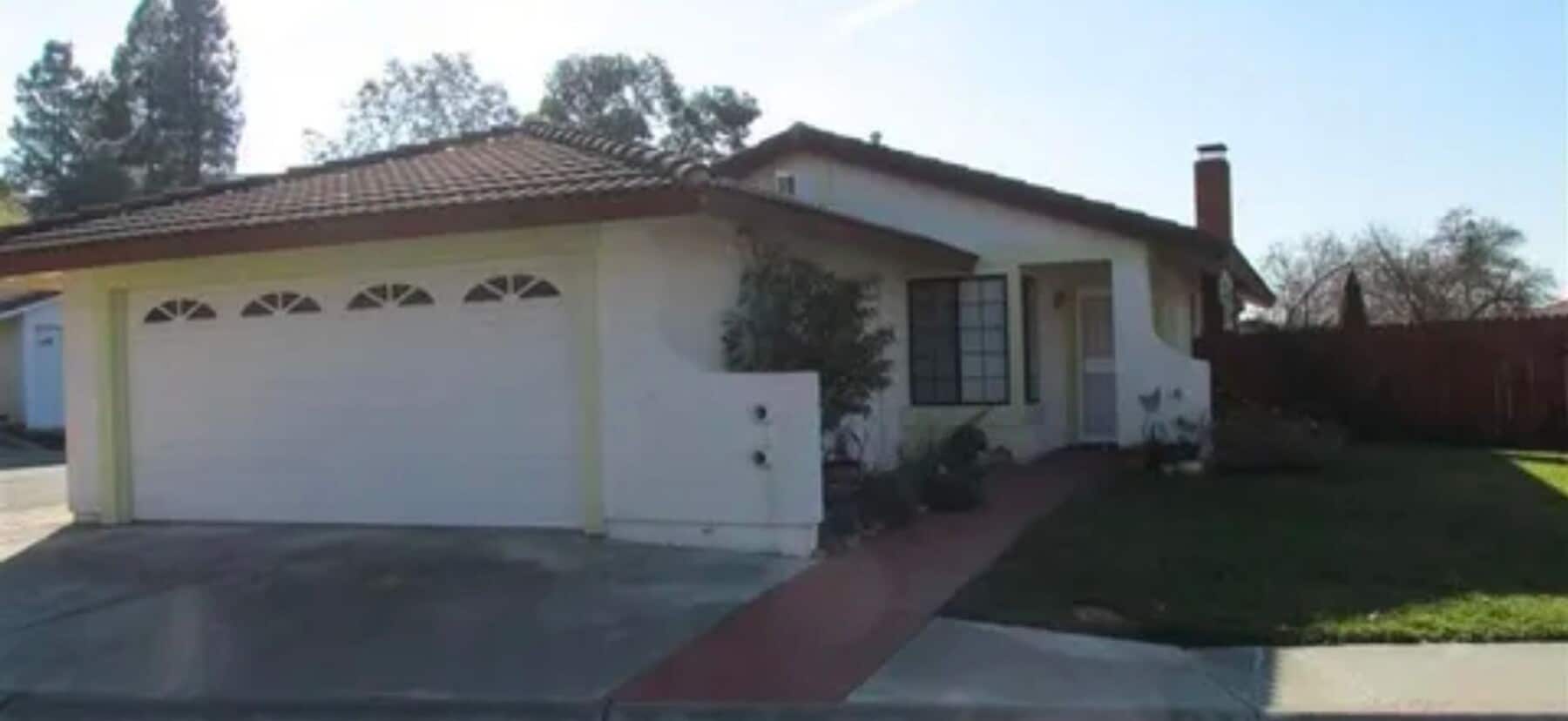 Photo - 3 bedroom 2 bath home with garage