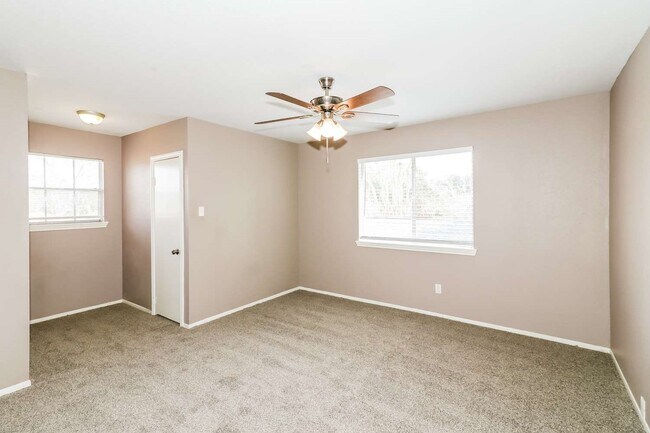 Building Photo - 22507 Red River Dr