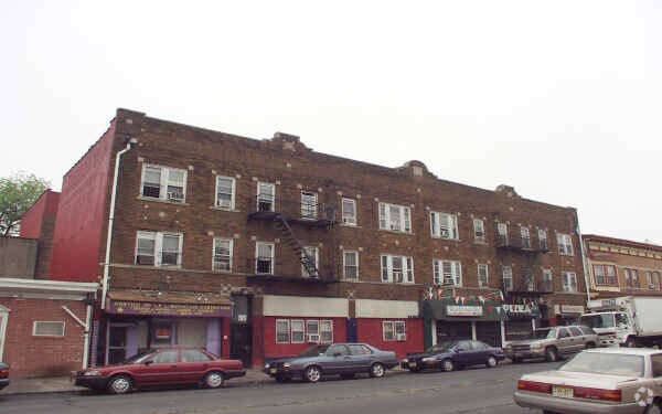 Historical Photo 8/2003 - 919-923 Main Ave