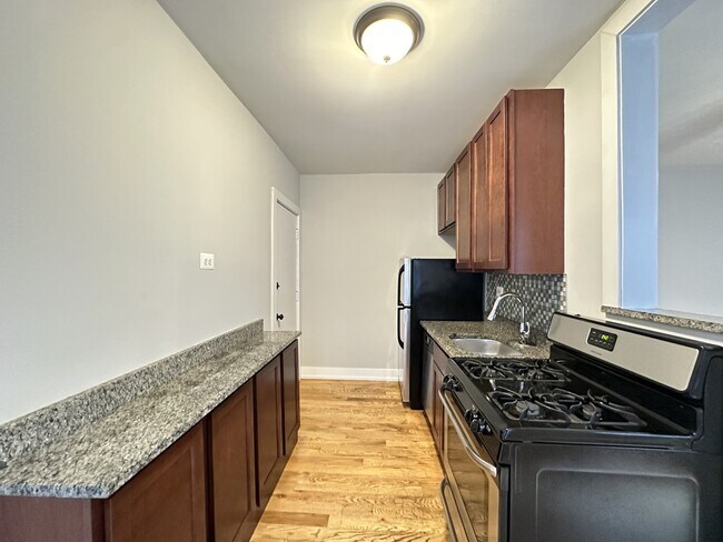 Photo - 1034 W George St Unit 83