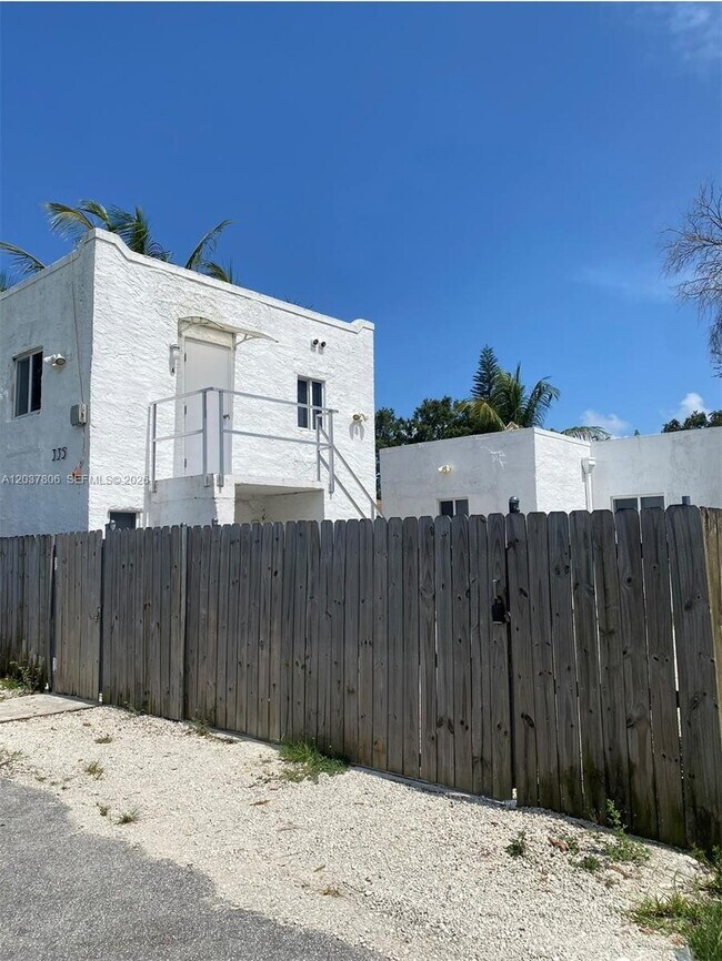 Building Photo - 335 NW 59th Terrace Unit A