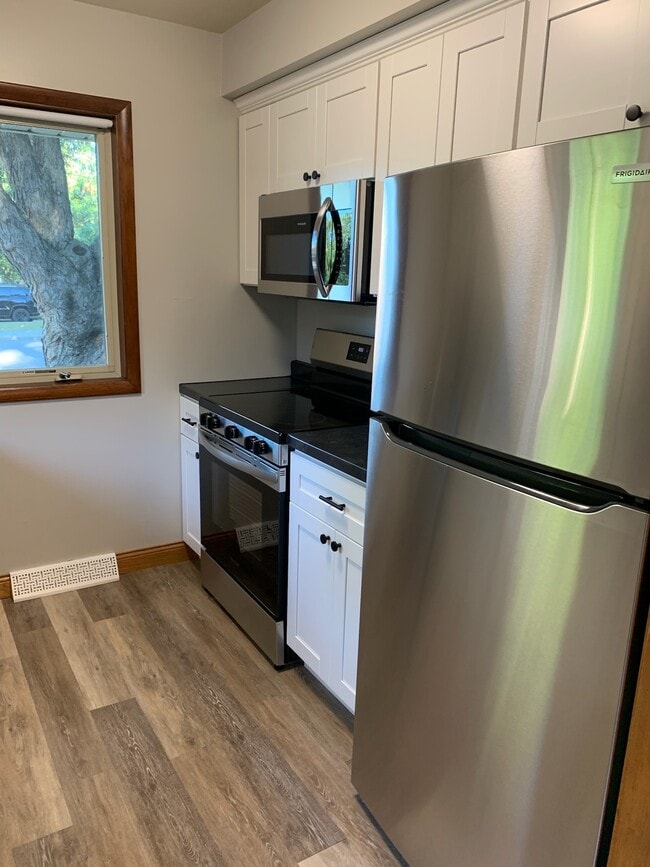 Kitchen - 3509 Aquila Ave S