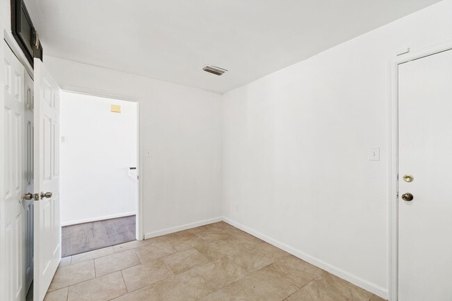 Photo - 307 Pratt Ct
