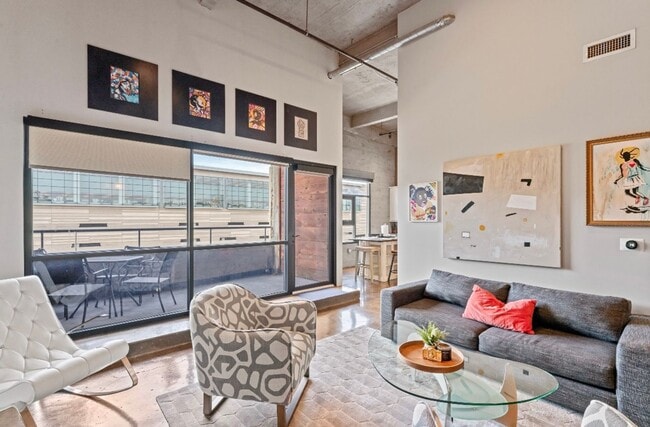 Photo - Fully Furnished 2 Bed / 2 Bath Modern Apar...